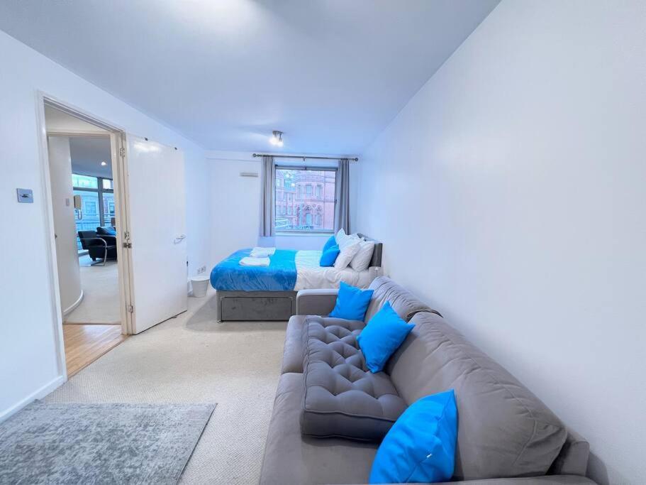 Grand City-centre + Parking Apartment Birmingham