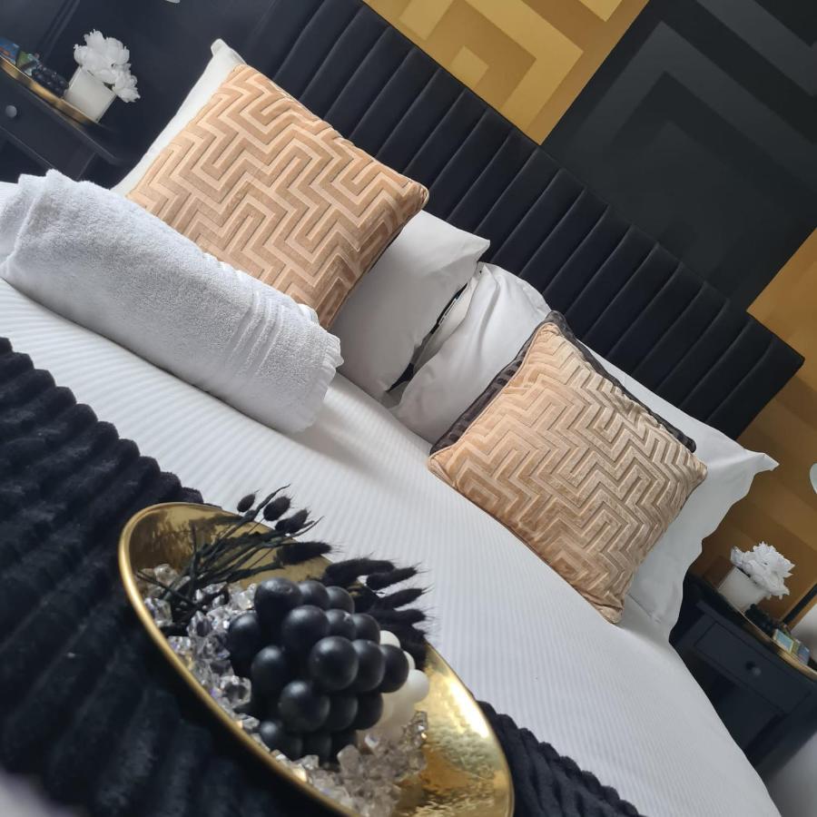 Apartment Luxury 9ine Penthouse With Garden & Jacuzzi *