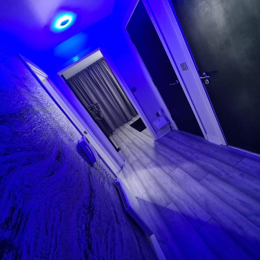 Apartment Luxury 9ine Penthouse With Garden & Jacuzzi *