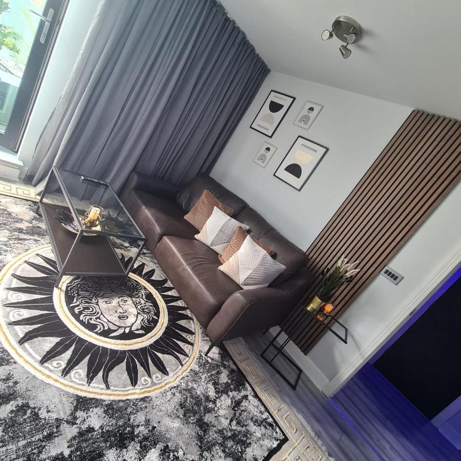 Luxury 9ine Penthouse With Garden & Jacuzzi *