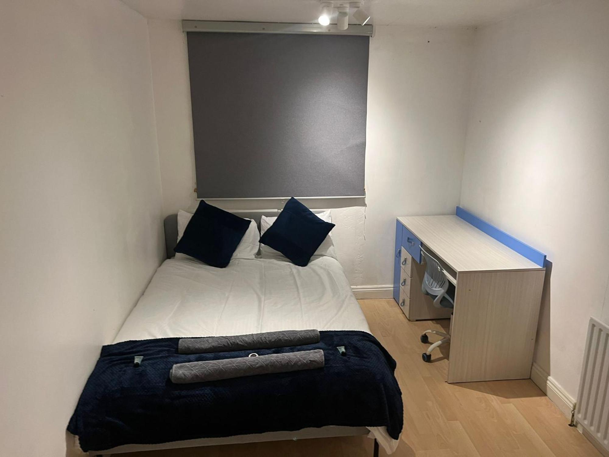 Indulge Hockley Hotel - With Free Front Parking - 10 Min Drive To Birmingham City Centre Bull Ring, Grand Central, Tesco Superstore, Primark & Commonwealth Games *