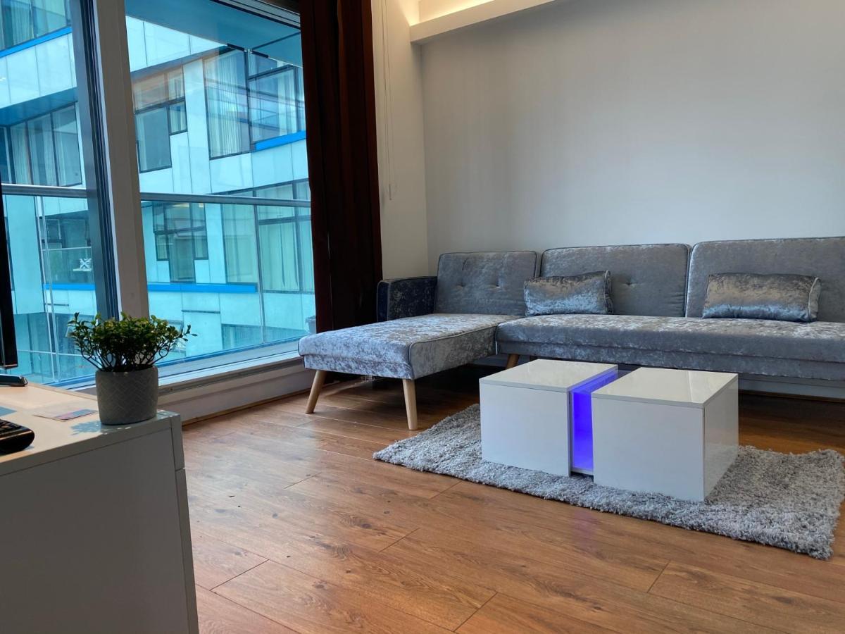 Elegant One Bedroom With Balcony Recently Refurbished Netflix And Smoking Allowed