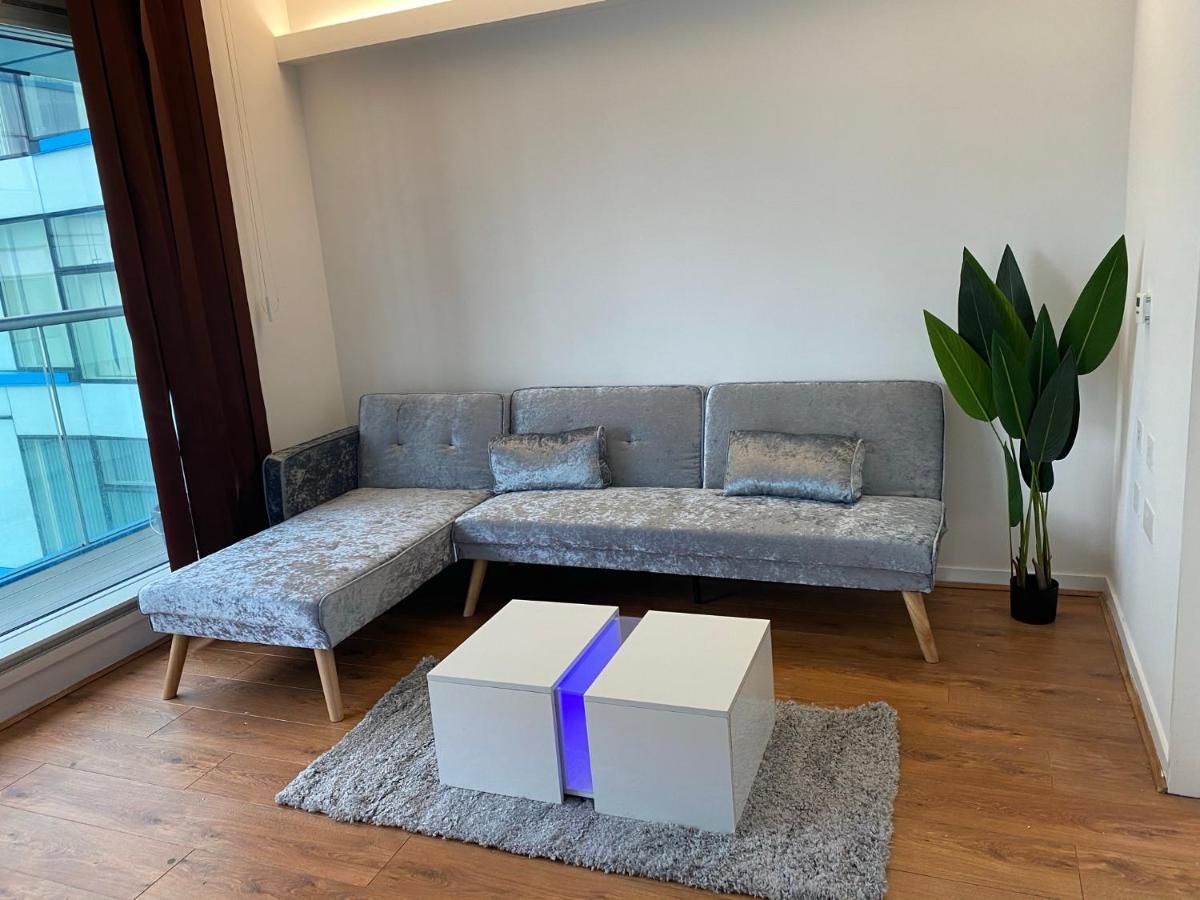 Apartment Elegant One Bedroom With Balcony Recently Refurbished Netflix And Smoking Allowed *