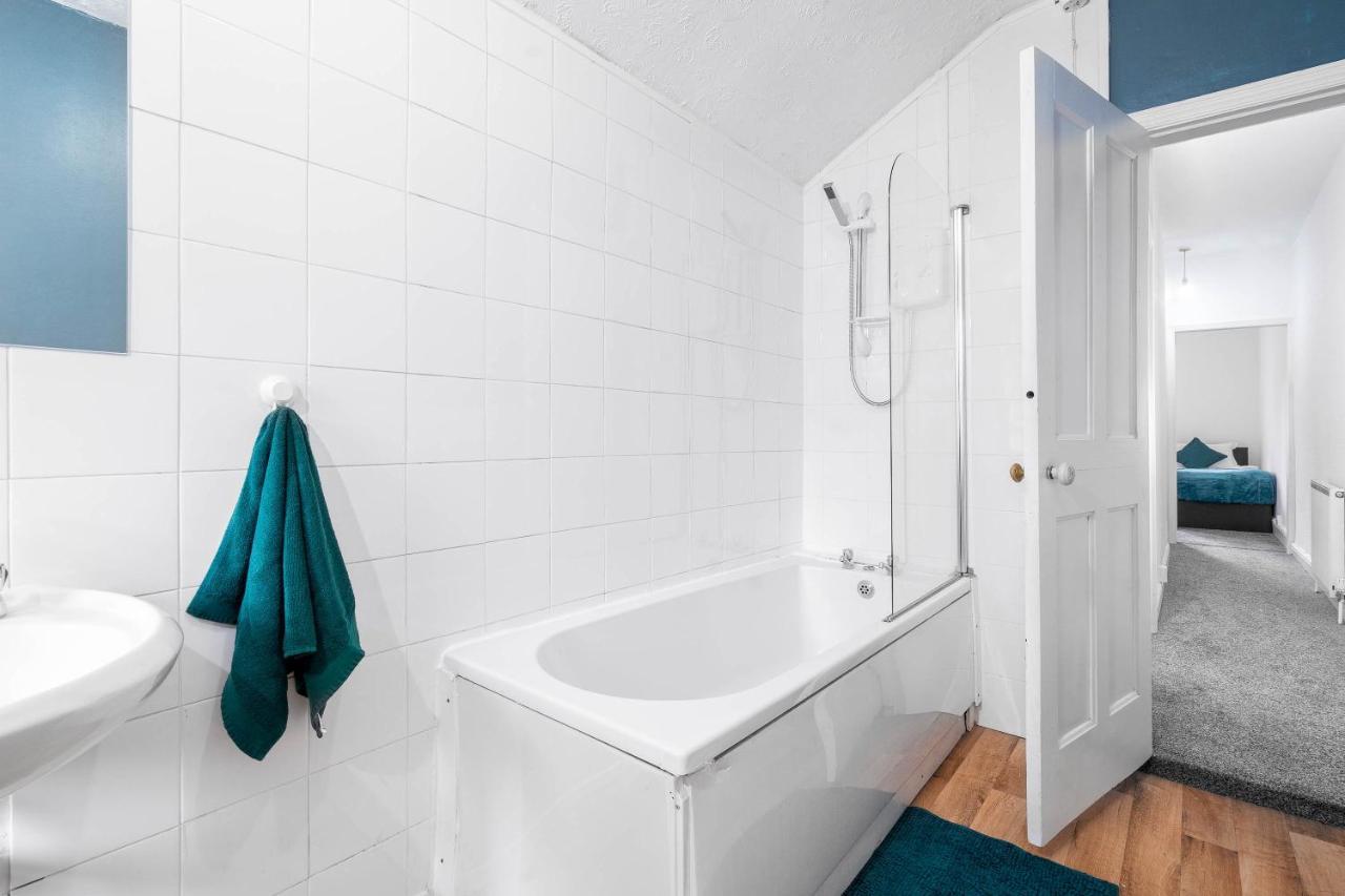 Holiday home 2 Bed House/edgbaston/families/contractors/parking