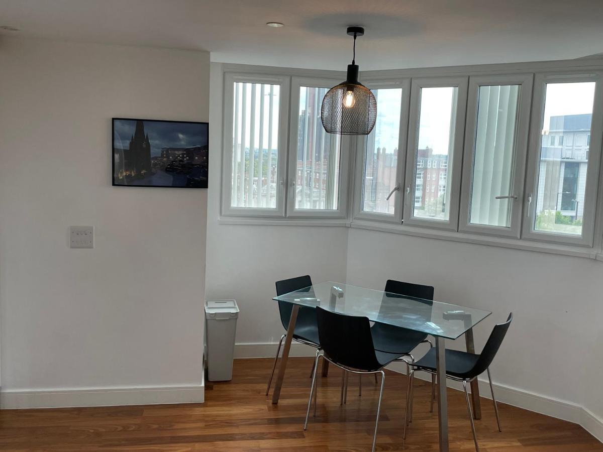 Luxe 2 Bedroom High Rise Apartment *