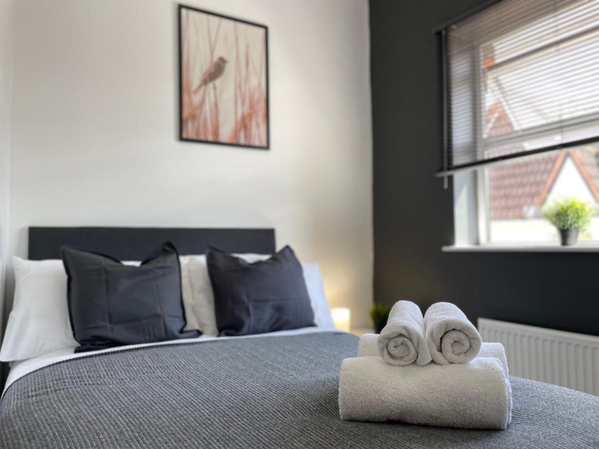Homestay Pluxa Bearwood Hotel Double Beds With Ensuite And Car Park