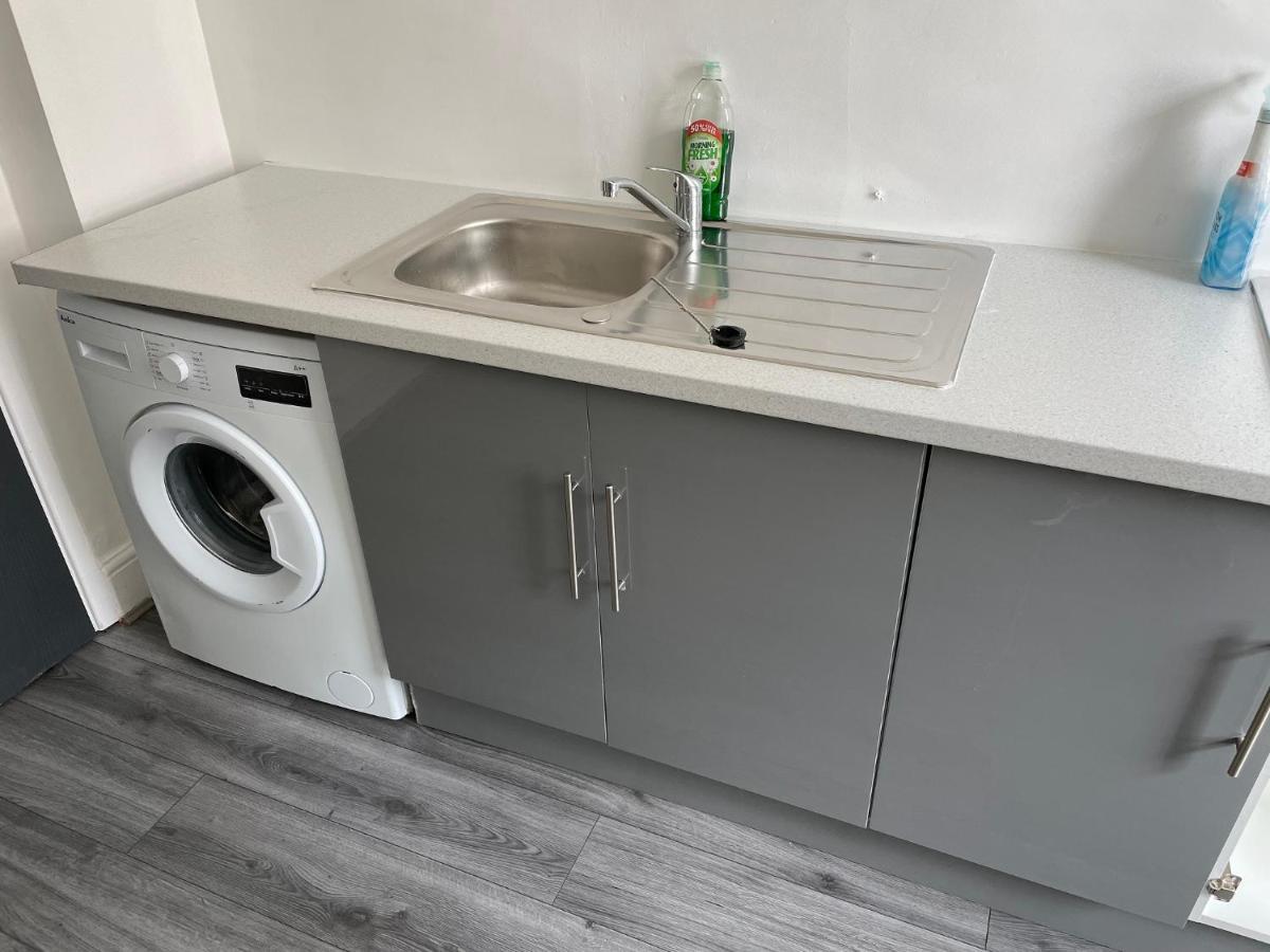 Homestay Pluxa Bearwood Hotel Double Beds With Ensuite And Car Park