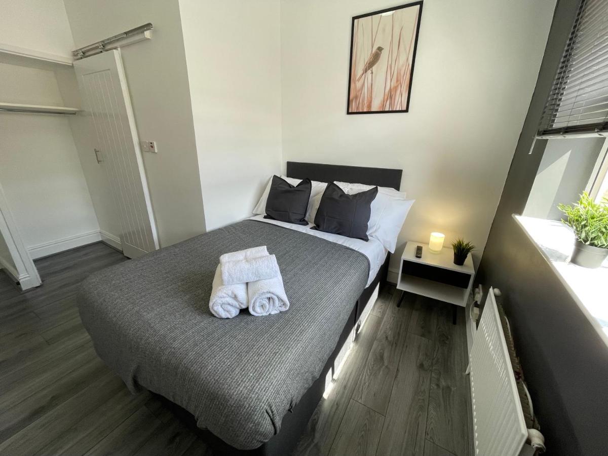 Homestay Pluxa Bearwood Hotel Double Beds With Ensuite And Car Park *