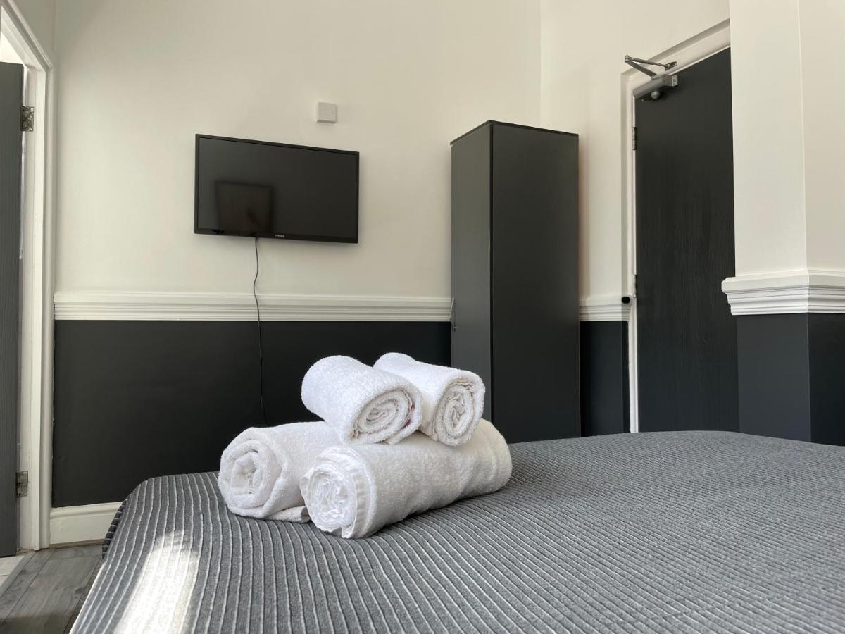Pluxa Bearwood Hotel Double Beds With Ensuite And Car Park *