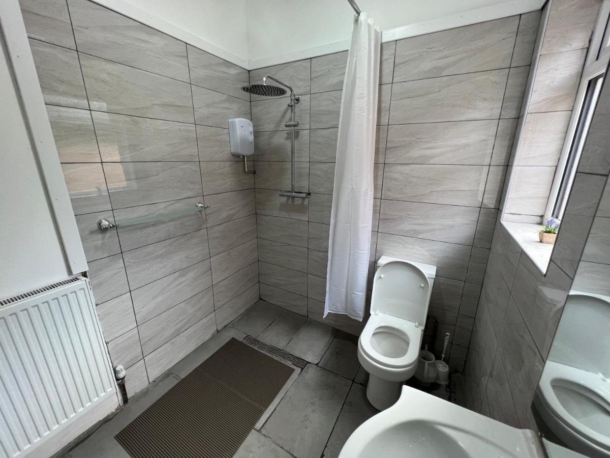The Coach House - 5* Luxurious 4 Bedroom House Birmingham