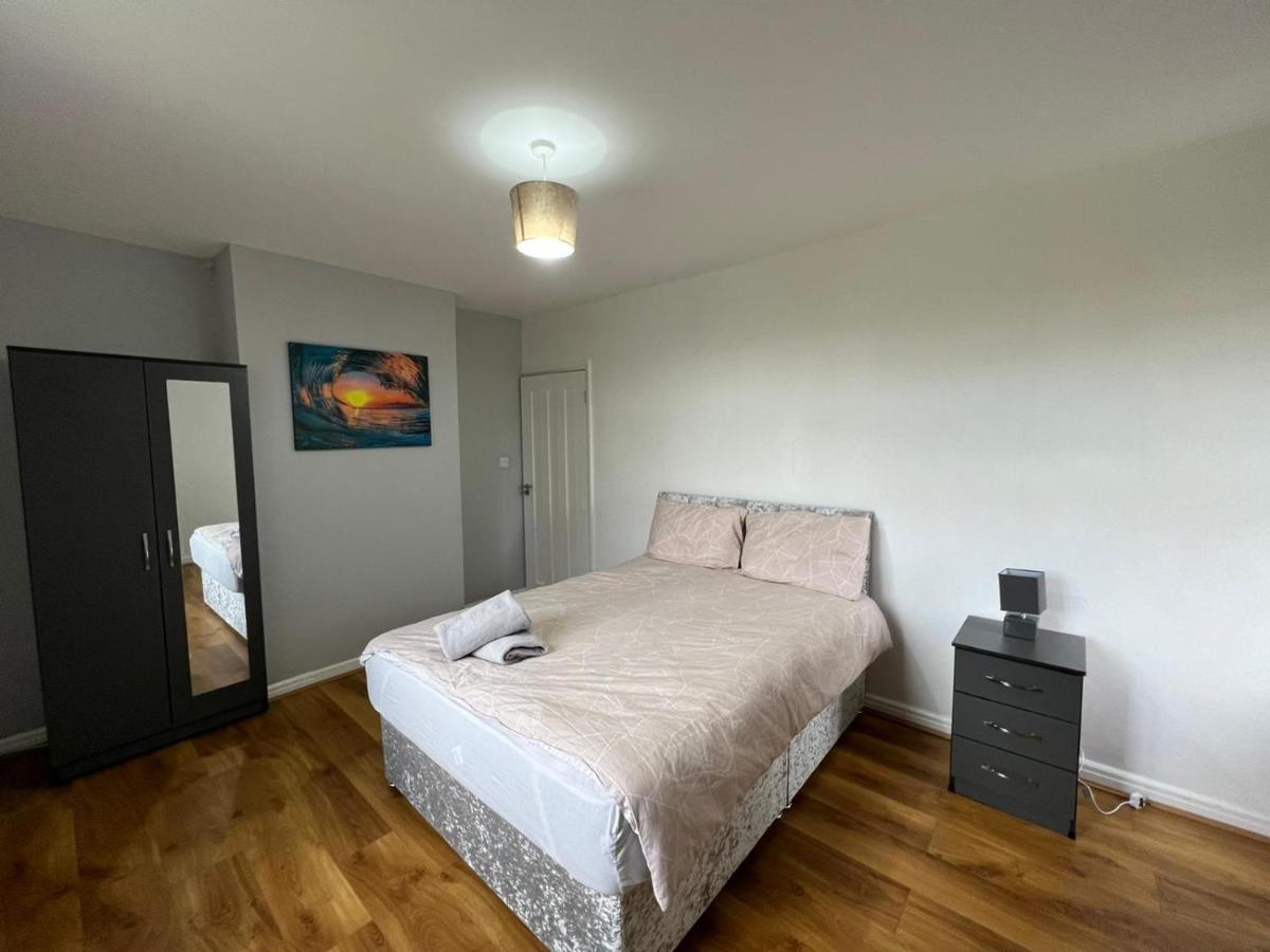Cosy Near Nec, Bhx Bullring & Solihull Holiday home *