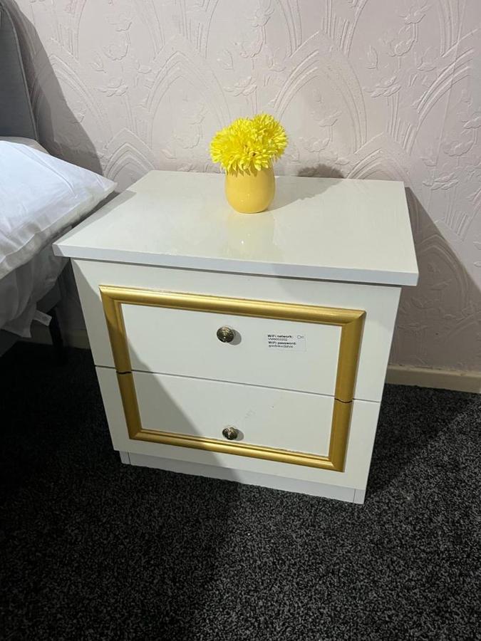 Indulge Hockley Hotel - With Free Front Parking - 10 Min Drive To Birmingham City Centre Bull Ring, Grand Central, Tesco Superstore, Primark & Commonwealth Games Hotel *
