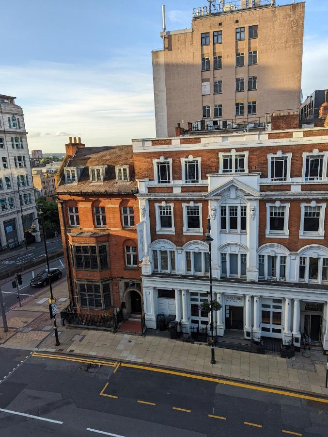 Business Bliss - Birmingham's Premier Corporate Apartment *