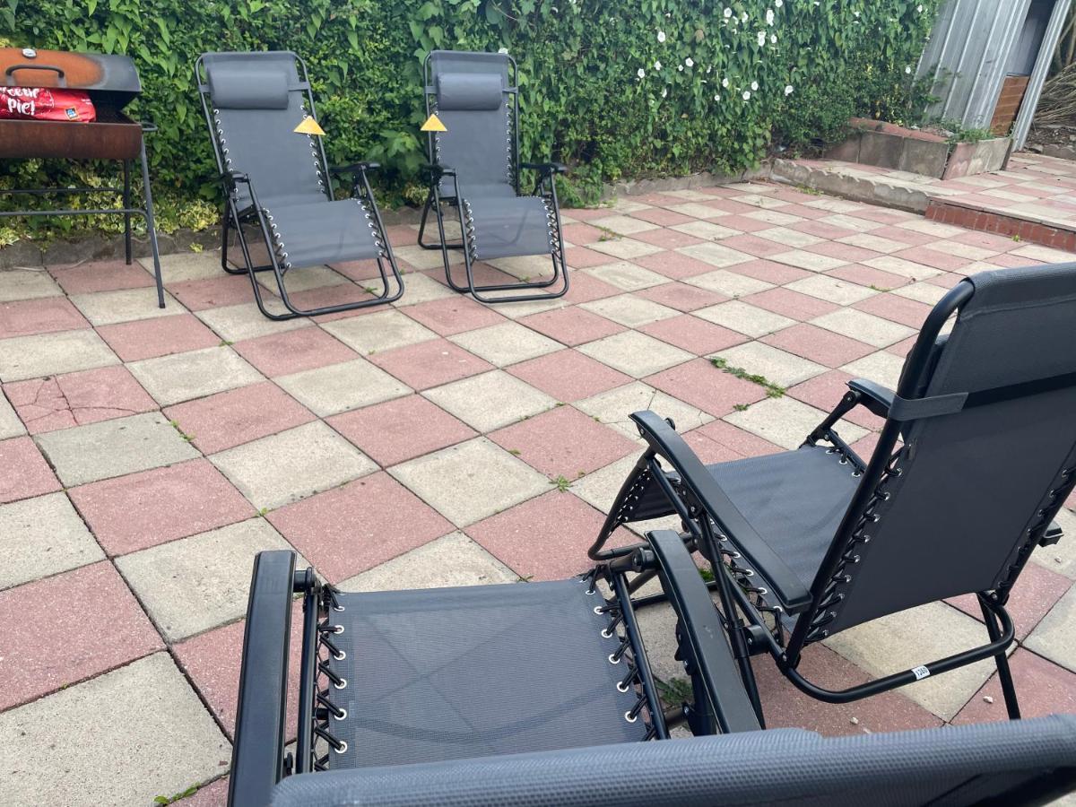 B67 Church View - 3 Bedrooms, 2 Bathrooms, Parking, Ev Charger, 欢迎