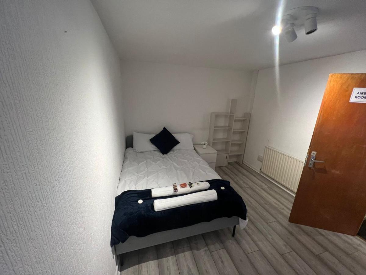 Indulge Hockley Hotel - With Free Front Parking - 10 Min Drive To Birmingham City Centre Bull Ring, Grand Central, Tesco Superstore, Primark & Commonwealth Games Hotel *