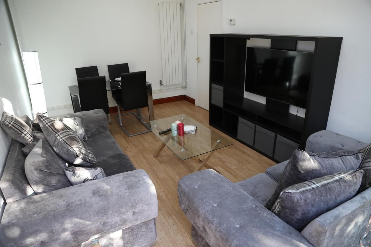 Cosy 3-bed Nec Airport Close To Amenities Holiday home