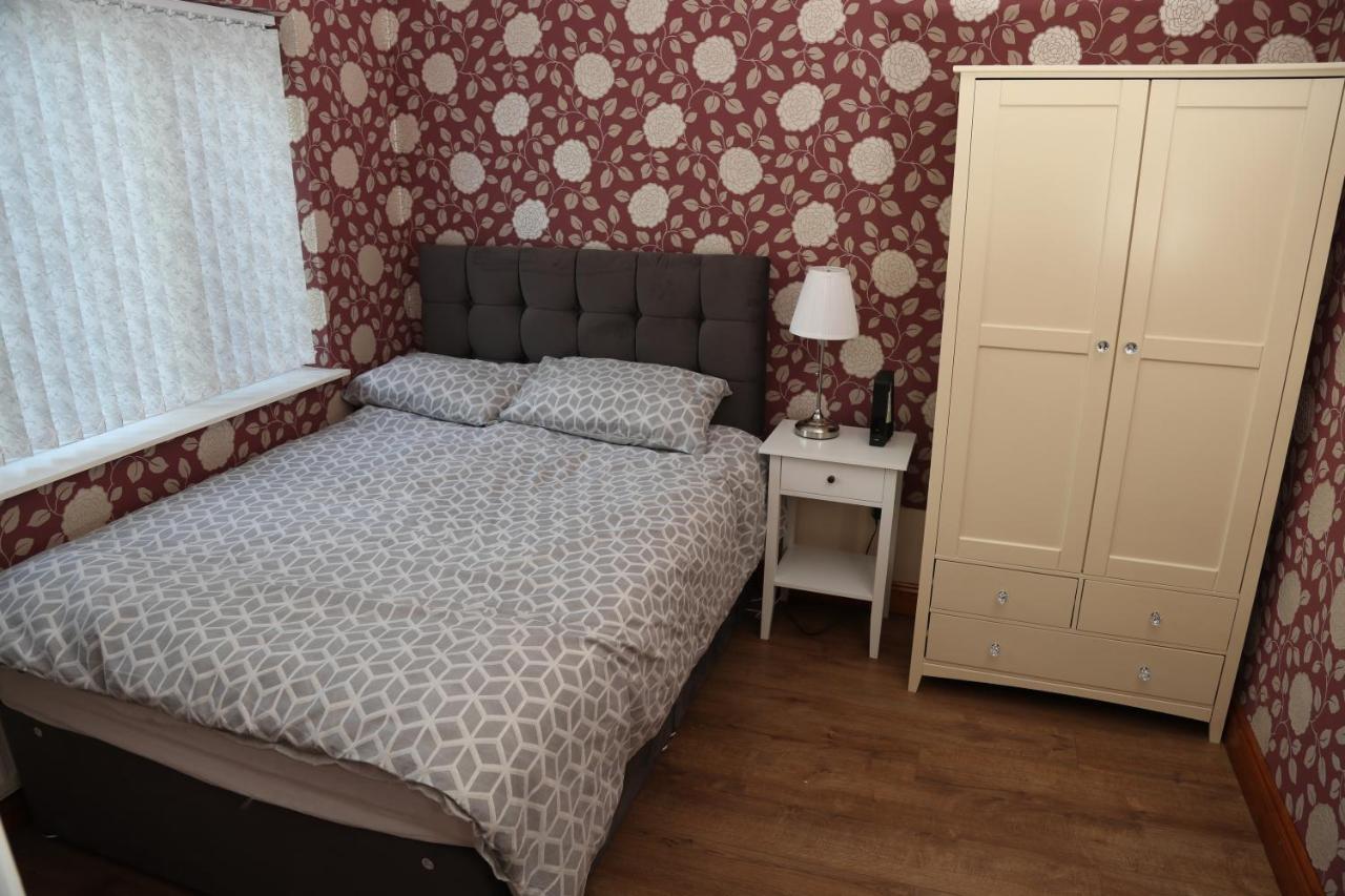 Cosy 3-bed Nec Airport Close To Amenities *