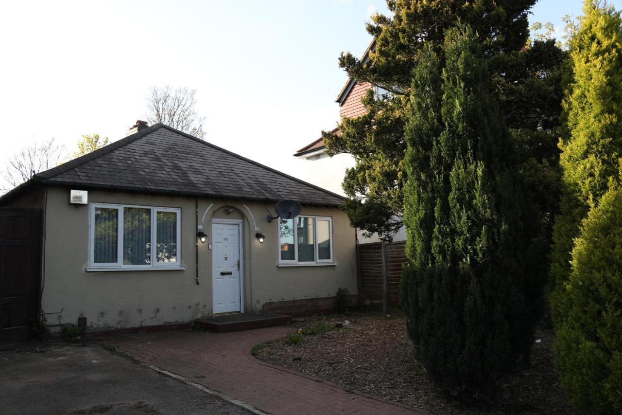 Cosy 3-bed Nec Airport Close To Amenities Holiday home