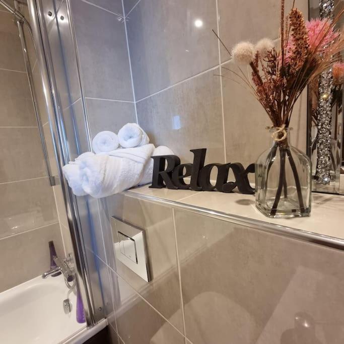 Luxury Apartment *
