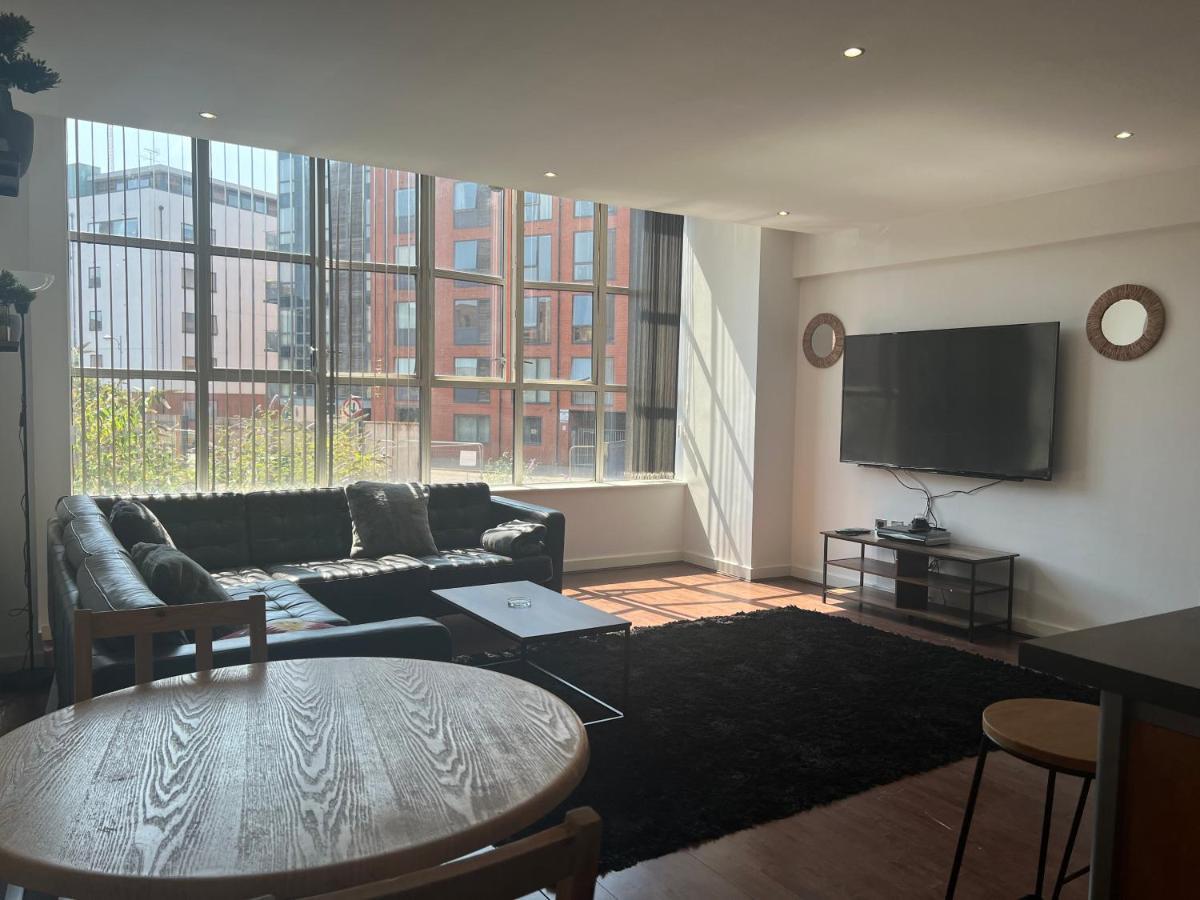 Apartment 2 Mins From National In Door Arena *
