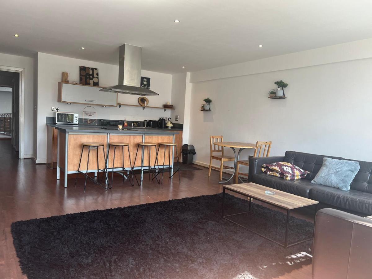 2 Mins From National In Door Arena Apartment