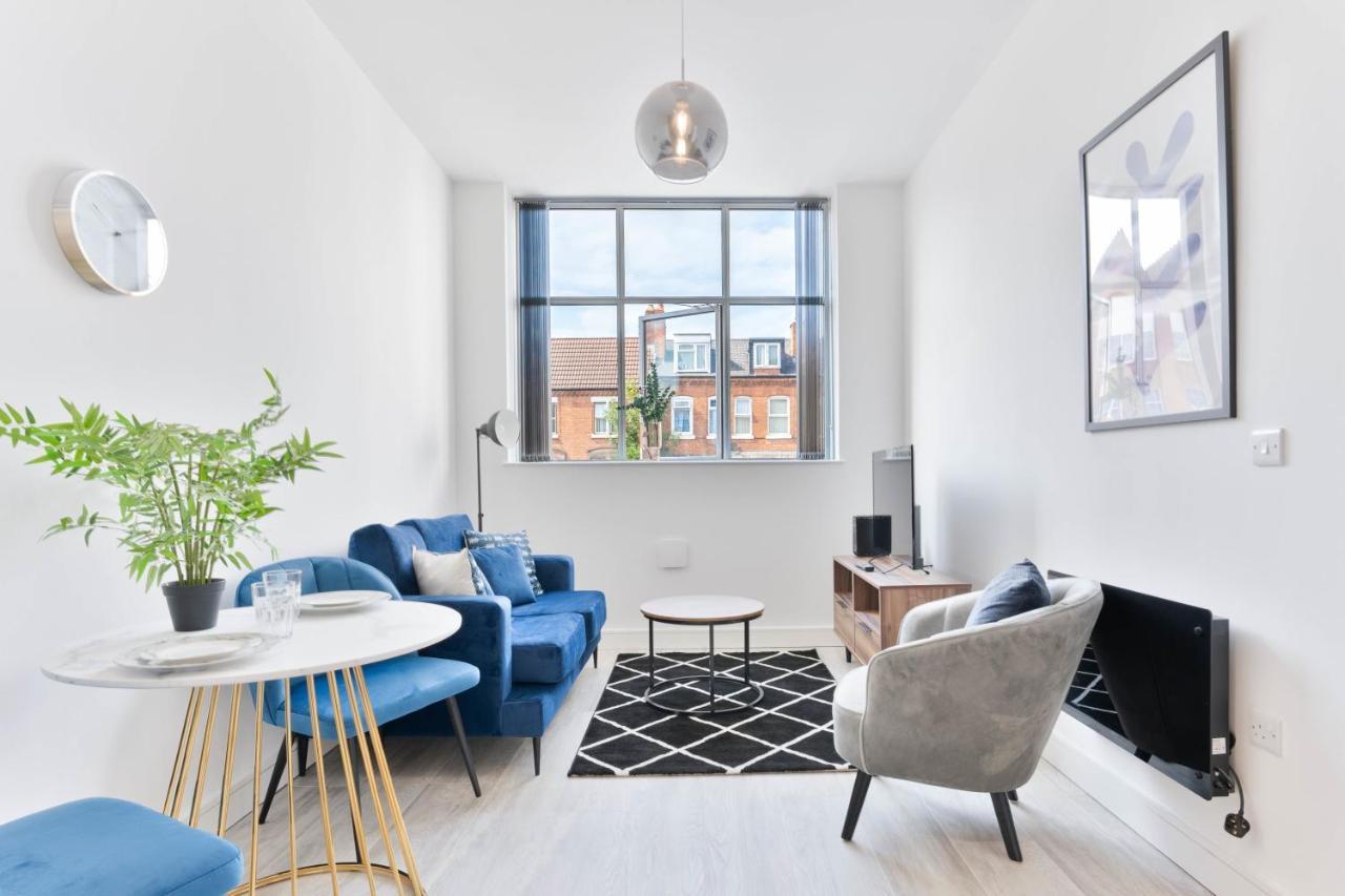 Apartment Stunning 1 Bedroom *