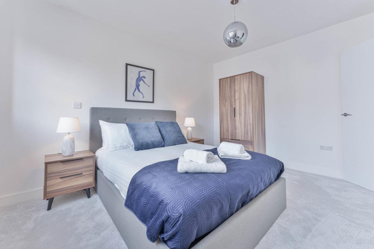 Stunning 1 Bedroom Apartment *