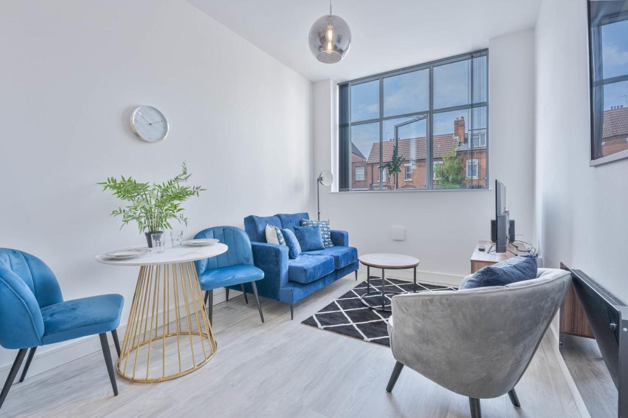 Stunning 1 Bedroom Apartment *