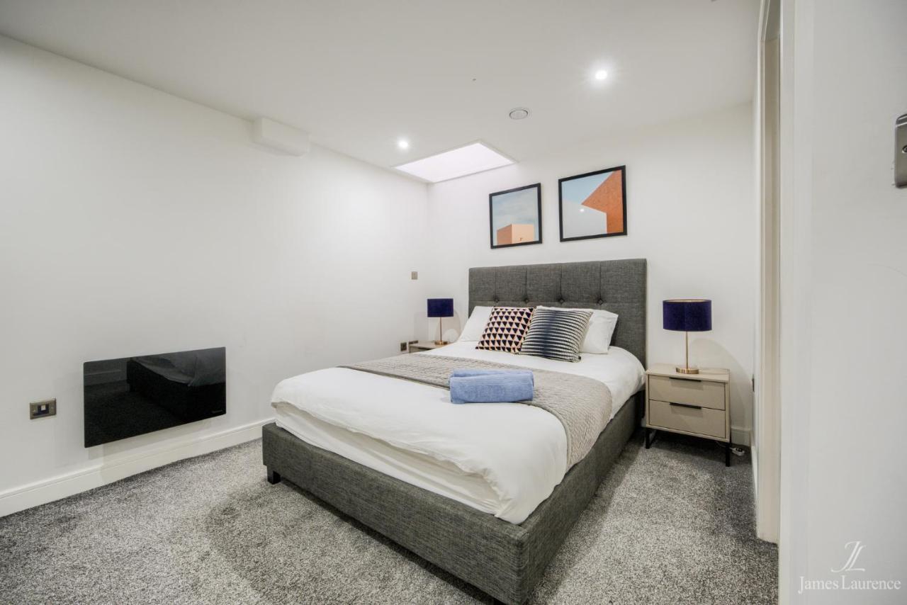 Luxury Apartment *