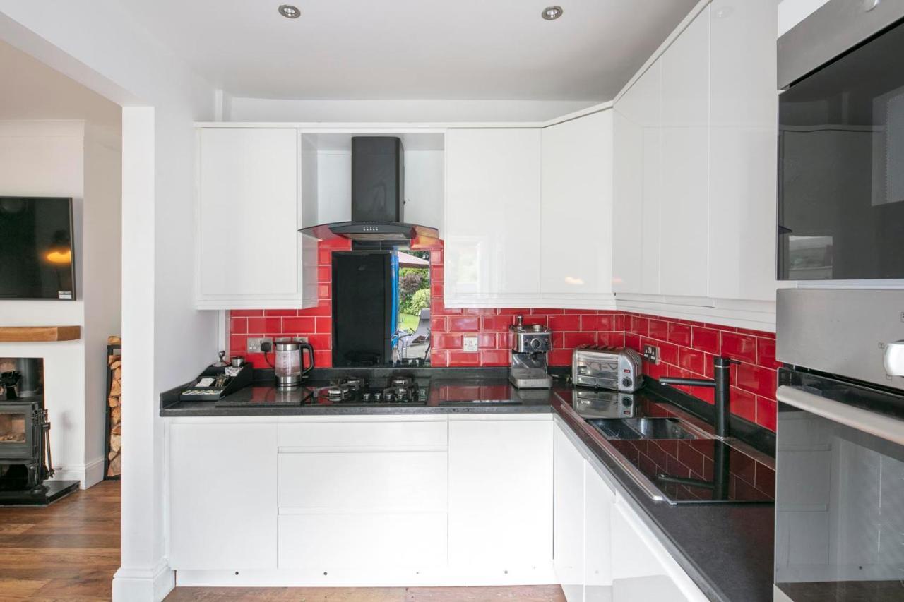 Central England Reunion Pad For Groups & Contractors Bbq Outside Bar & Karaoke Machine Free Drive Way Parking *