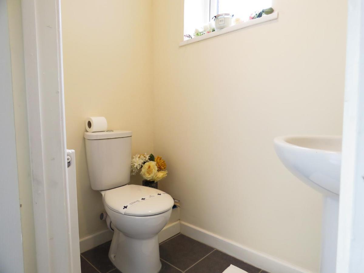 Tudors Esuites 4 Bedroom House With Garden Holiday home *