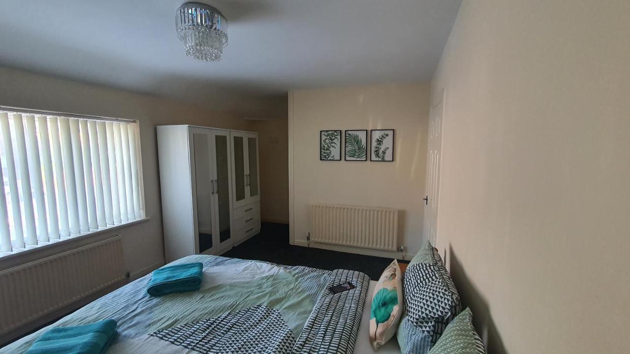 Spacious 3-bedroom In With Driveway Parking Apartment Birmingham
