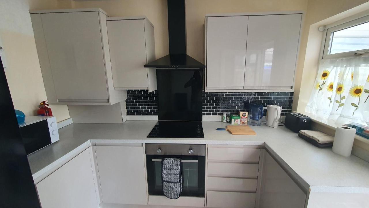 Spacious 3-bedroom In With Driveway Parking * Birmingham