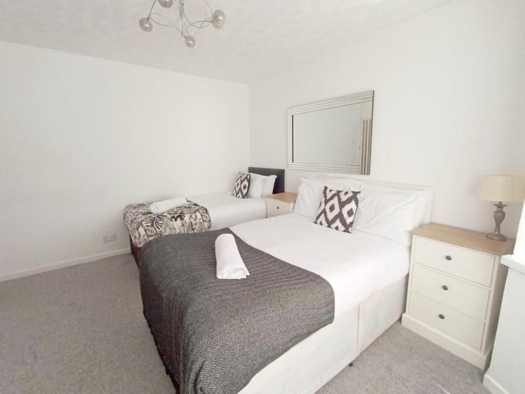 Cozy 4 Bedroom House In Smethwick With 4 Bathrooms Perfect For Contractors And Families * Birmingham