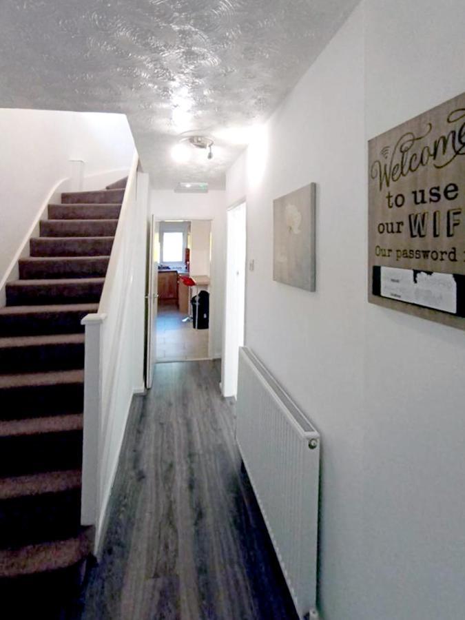 Holiday home Cozy 4 Bedroom House In Smethwick With 4 Bathrooms Perfect For Contractors And Families Birmingham