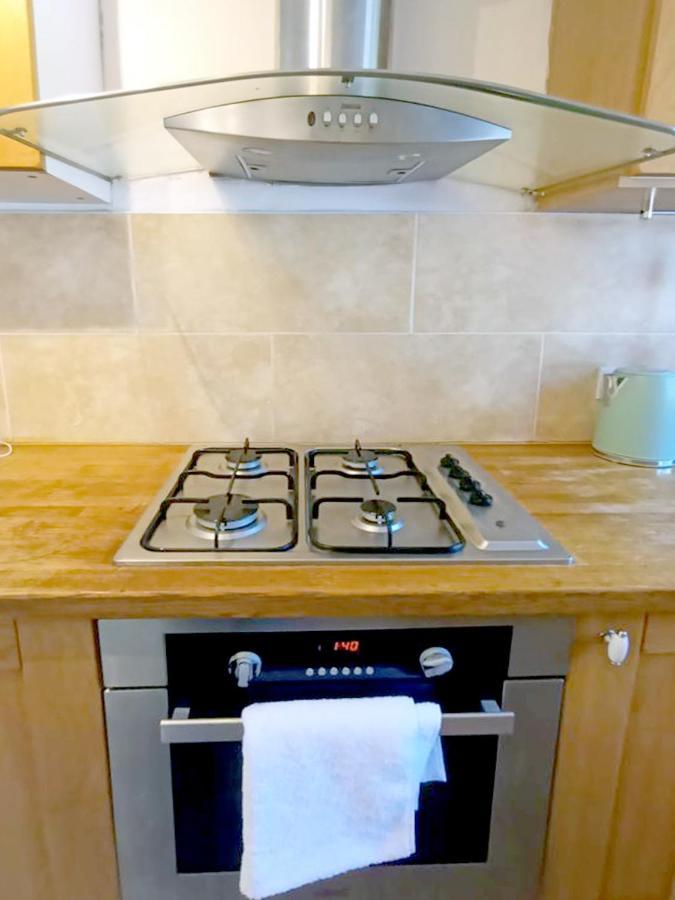 Cozy 4 Bedroom House In Smethwick With 4 Bathrooms Perfect For Contractors And Families Holiday home Birmingham