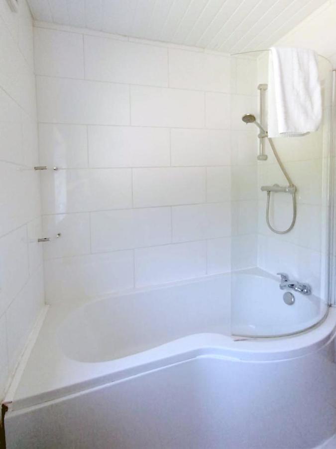 Holiday home Cozy 4 Bedroom House In Smethwick With 4 Bathrooms Perfect For Contractors And Families *