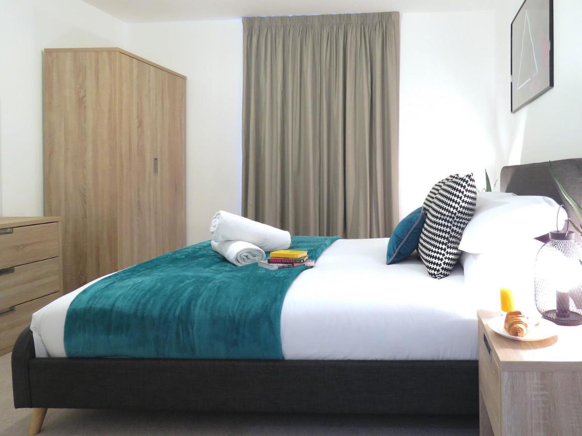 Tudors Esuites Corporate *