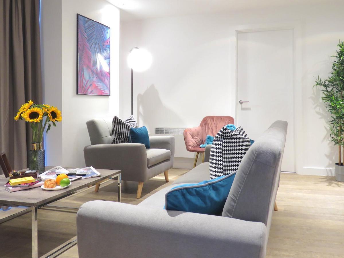 Tudors Esuites Corporate