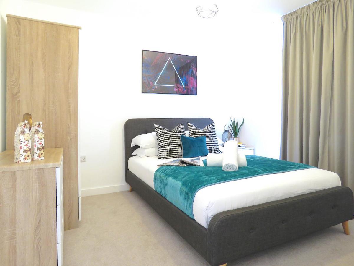 Tudors Esuites Corporate *