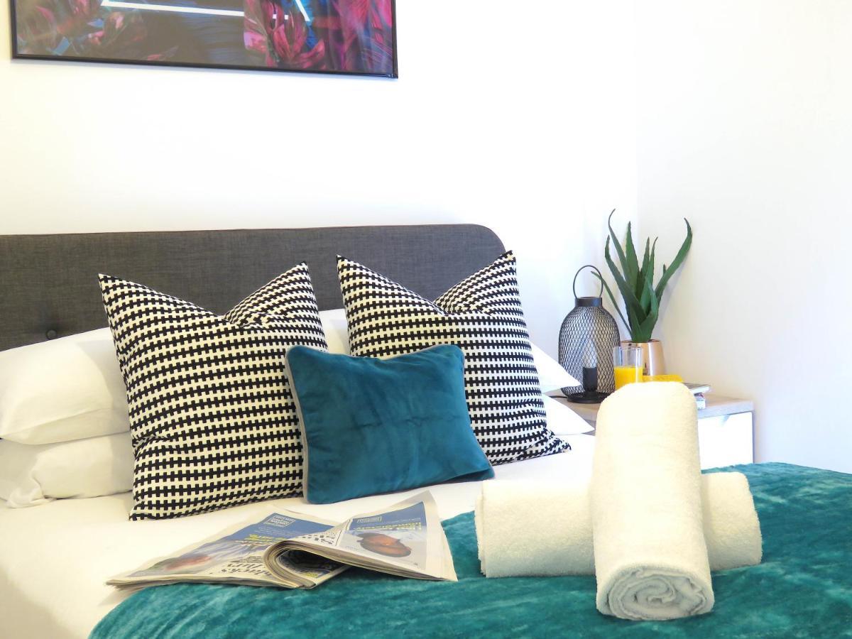 Tudors Esuites Corporate *