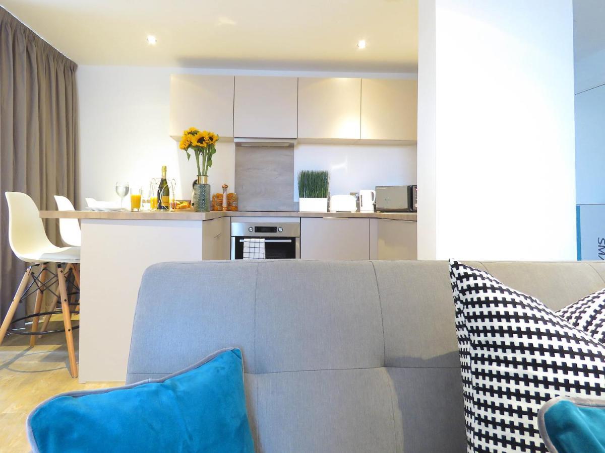 Tudors Esuites Corporate *