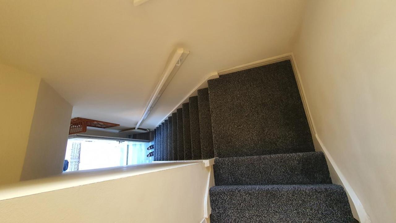 Spacious 3-bedroom In With Driveway Parking Birmingham