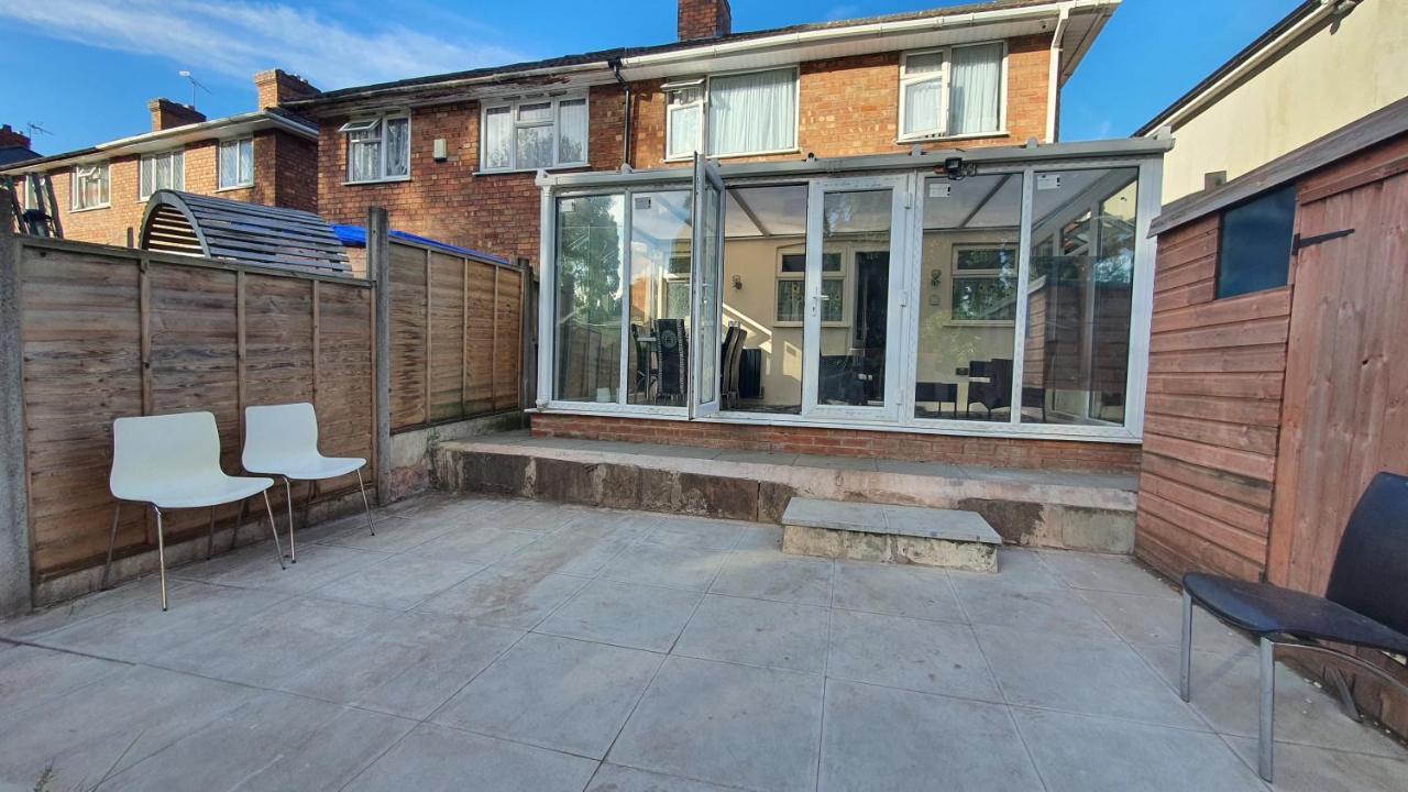Spacious 3-bedroom In With Driveway Parking