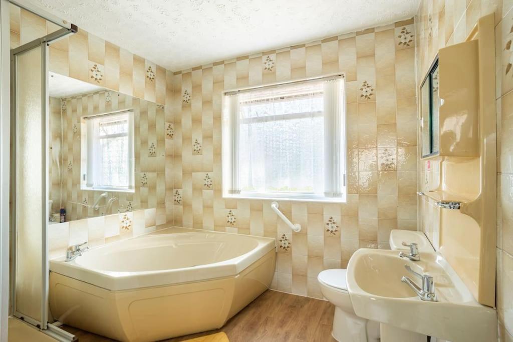 Cosy House #lea Hall Train Station #bhx #nec #nia * Birmingham