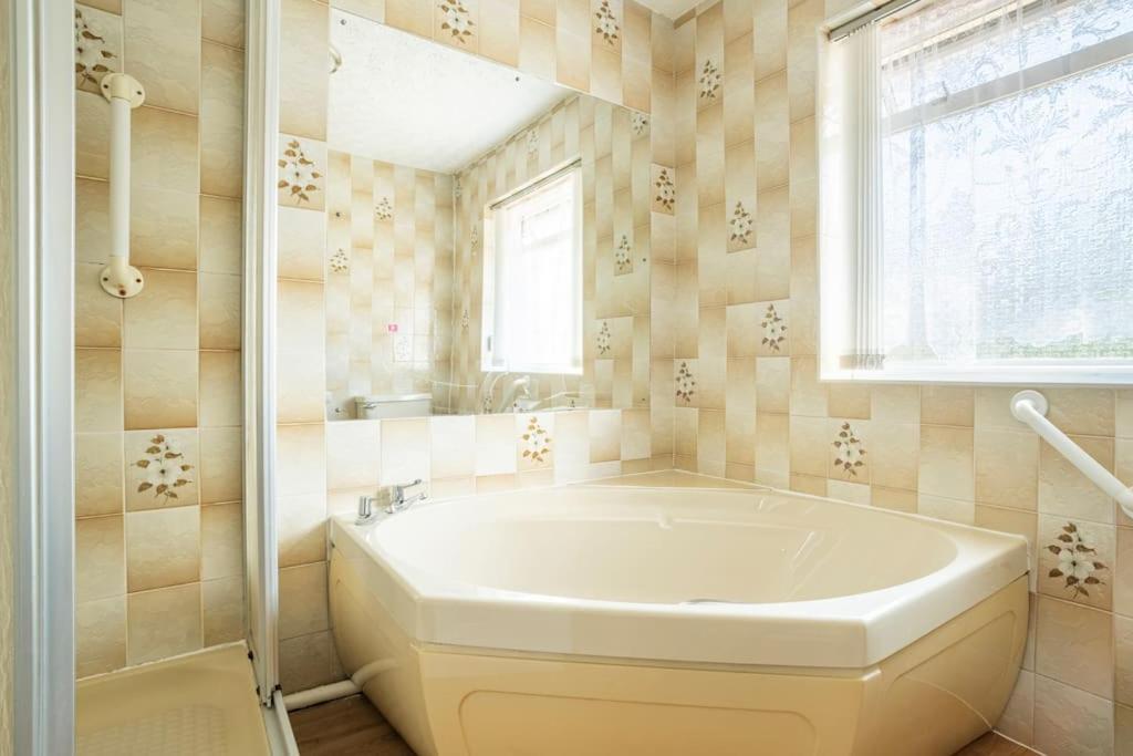 Cosy House #lea Hall Train Station #bhx #nec #nia Holiday home *