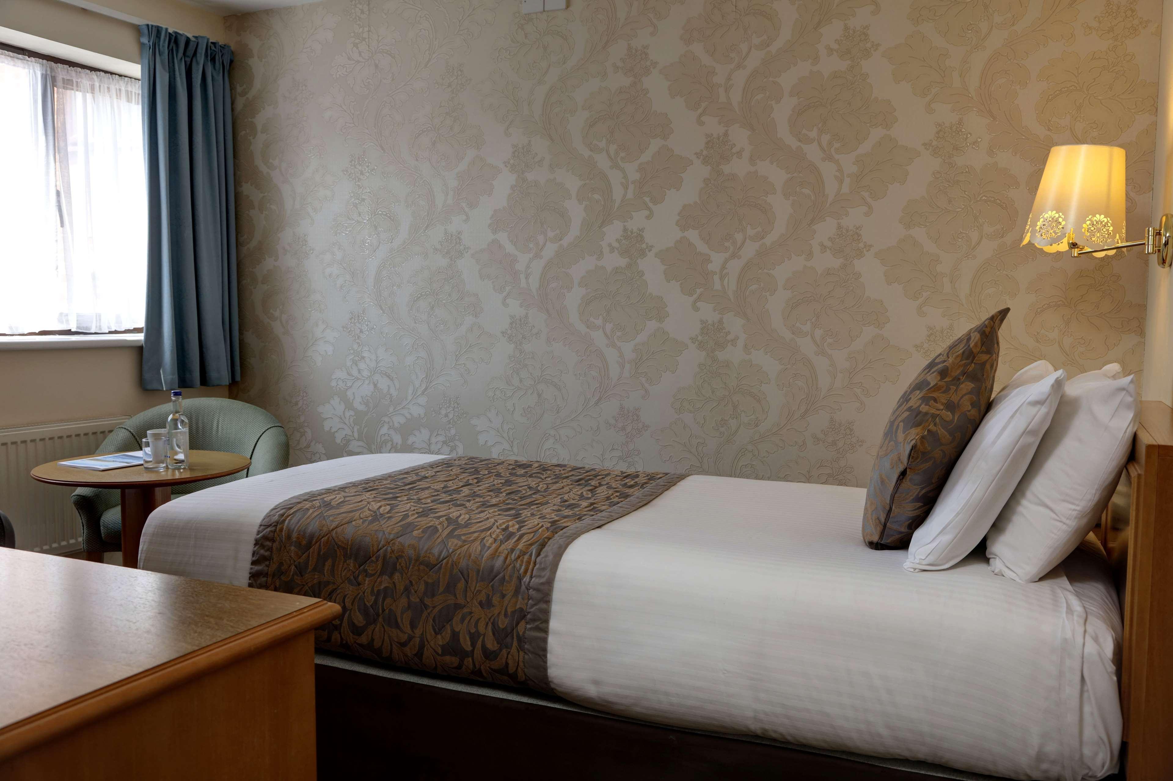 Bridge House Hotel 3*