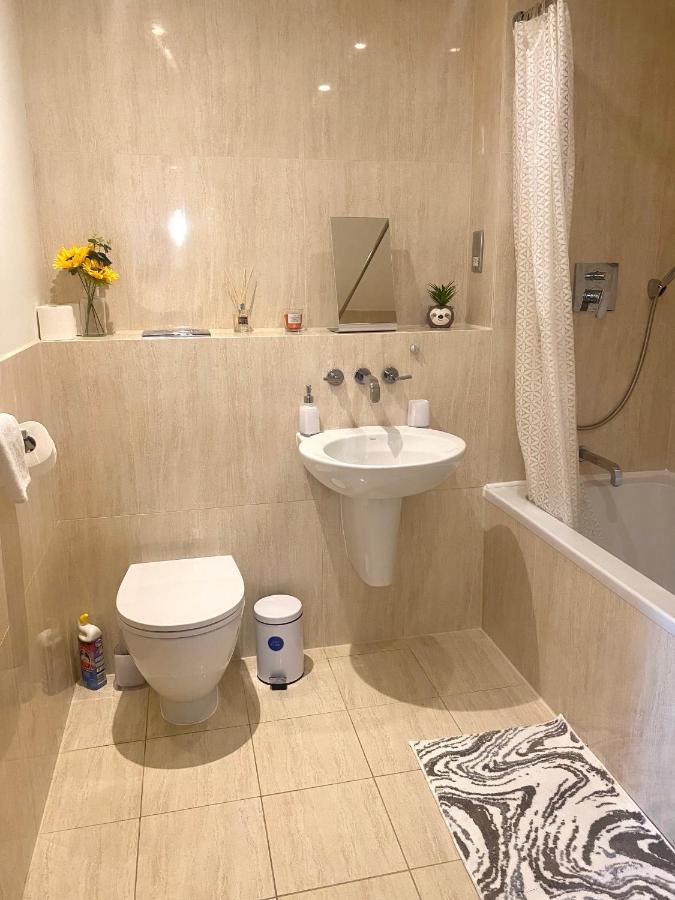 Swanky 2 Bdr Apt/opp Edgbaston Cricket Ground/free Parking Apartment Birmingham