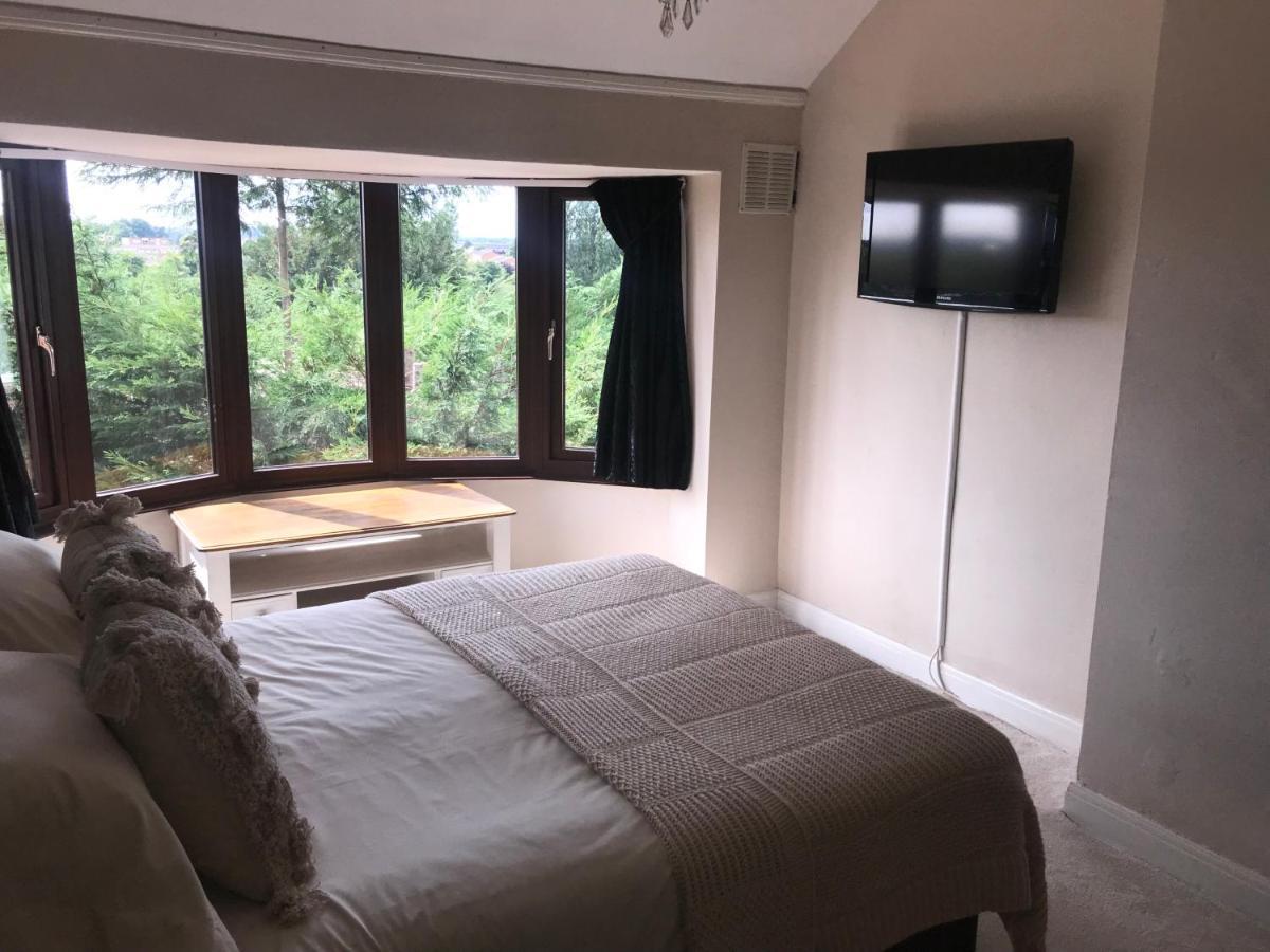 3 Bedroom With Stunning Views And Hot Tub Holiday home *