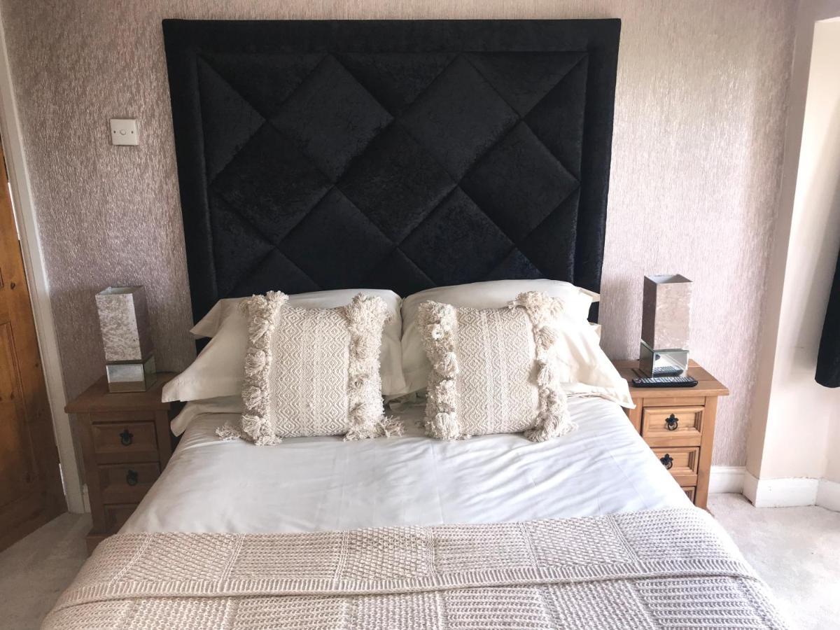 Holiday home 3 Bedroom With Stunning Views And Hot Tub